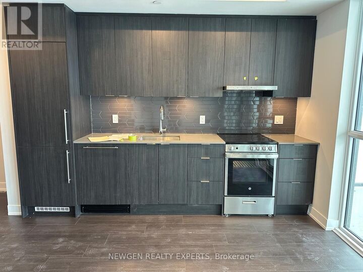 Property Photo:  430 Square One Drive 3504  ON L5B 0L6 