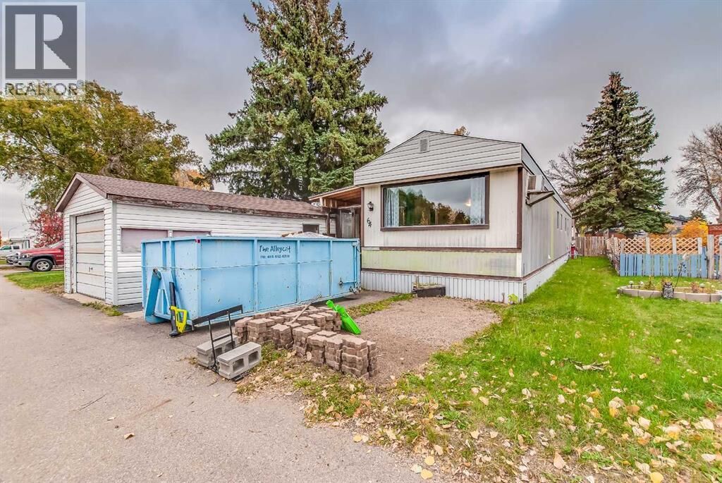 Property Photo:  4000 13 Avenue Southeast  AB T1B 1J3 