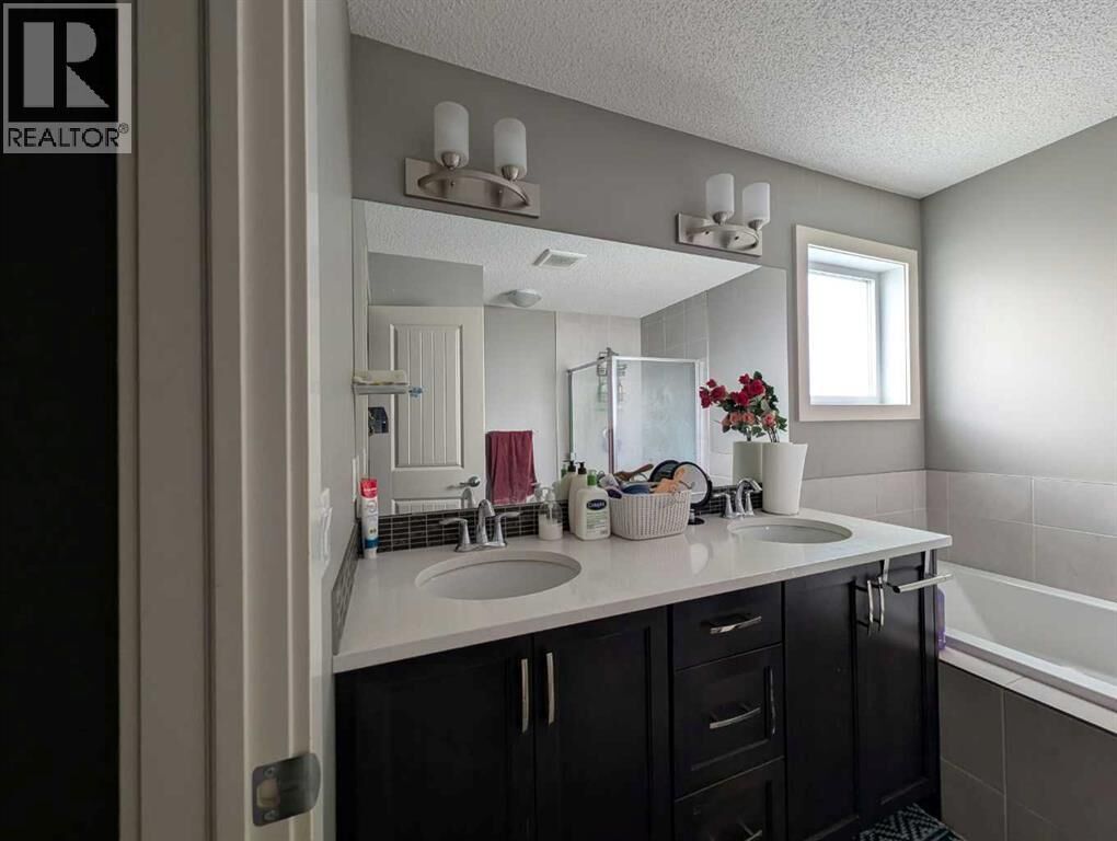 Property Photo:  242 Savanna Close  AB T3J 0X7 