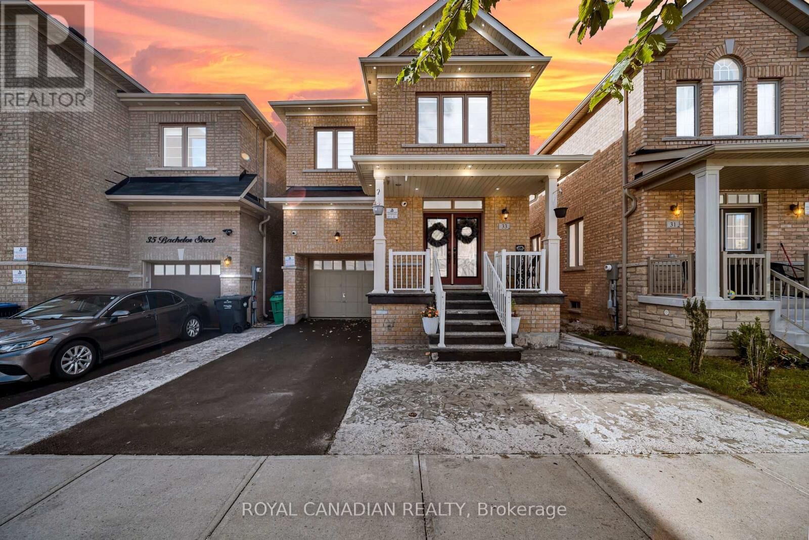 Property Photo:  33 Bachelor Street  ON L7A 5B1 