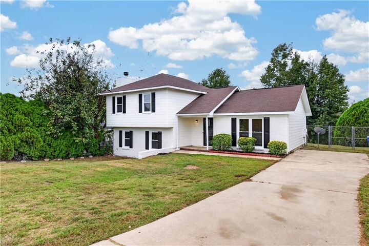 Property Photo: 5816 Sandy Oak Drive GA 31907