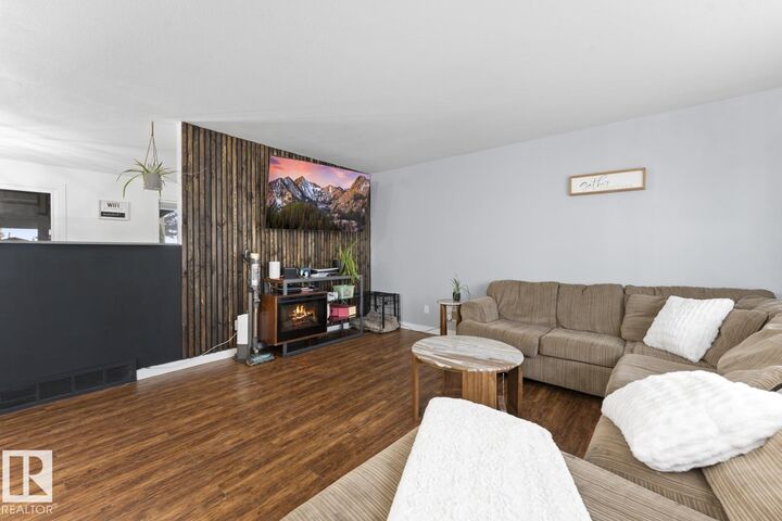 Property Photo:  622 13 Street  AB T9M 1B2 