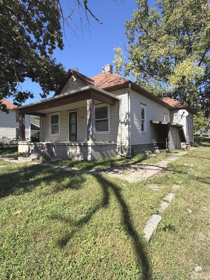 Property Photo: 308 E 11th Street KS 66441
