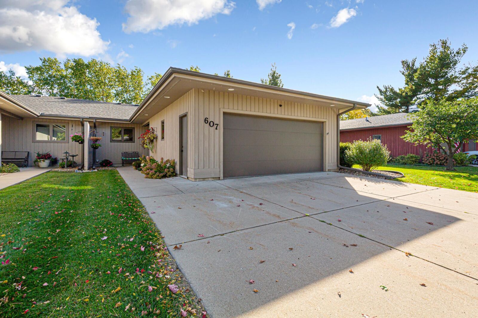 Property Photo:  607 Zanmiller Drive  MN 55057 