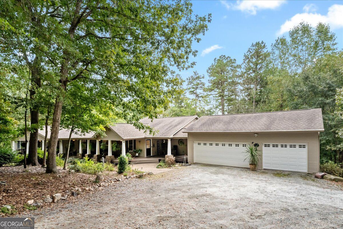 Property Photo: 426 Handrops Lane SC 29693