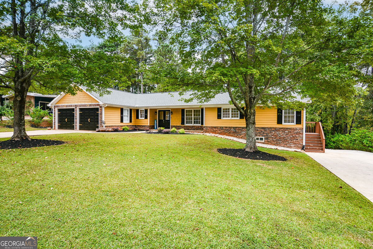 Property Photo:  2460 Due West Circle NW  GA 30152 