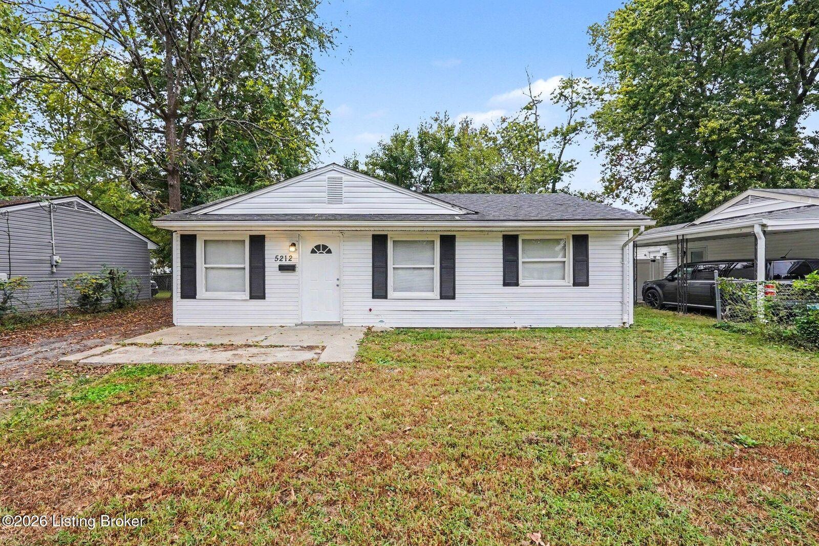 Property Photo: 5212 Cedrus Cir KY 40213