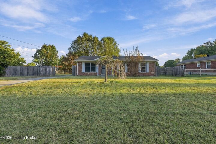 Property Photo:  402 Dogwood Dr  KY 40047 