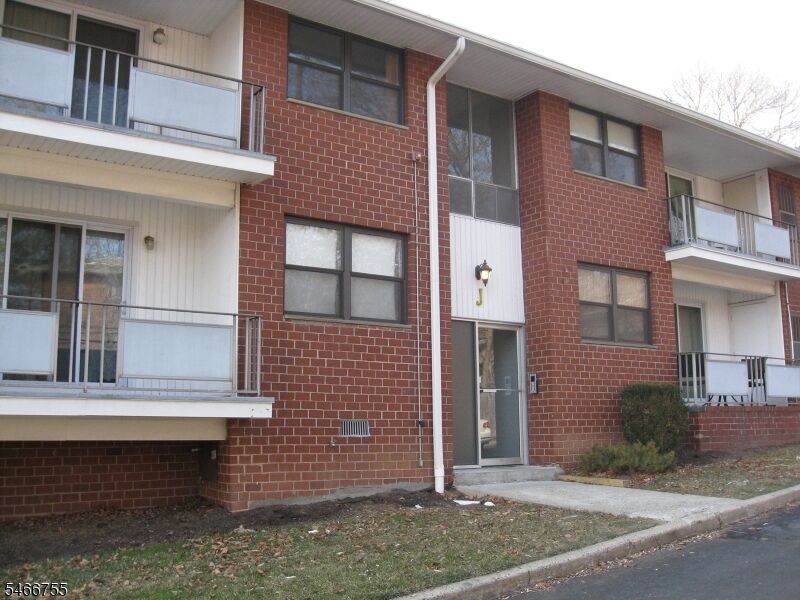 Property Photo:  1300 Rock Ave  Unit J5  NJ 07060 