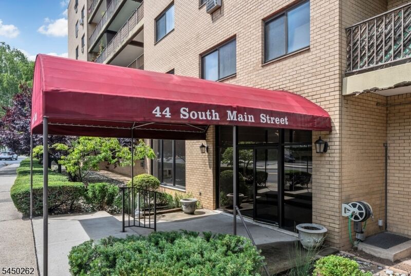Property Photo:  44 S Main St 6J  NJ 07644 