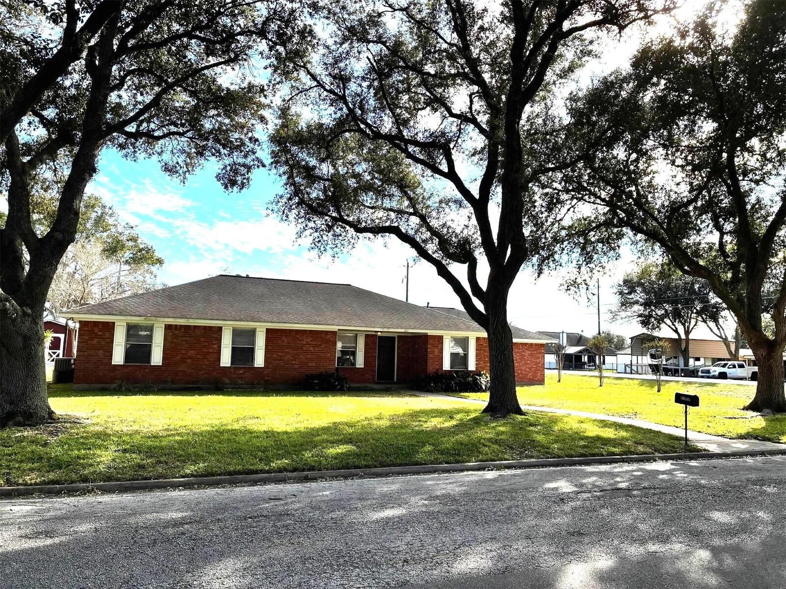 Property Photo:  611 Todd Street  TX 77435 