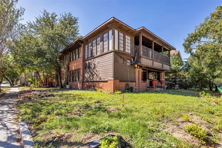 Property Photo:  901 Kipling Street  TX 77006 