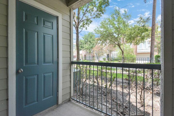 Property Photo:  2222 Maroneal Street 0346  TX 77030 