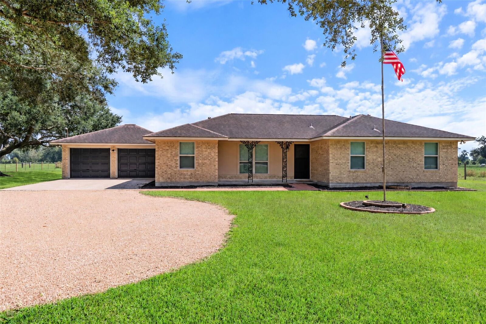 Property Photo: 1128 County Road 117 TX 77488