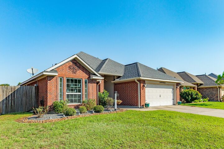 Property Photo: 112 Blue Jay Court TX 77566