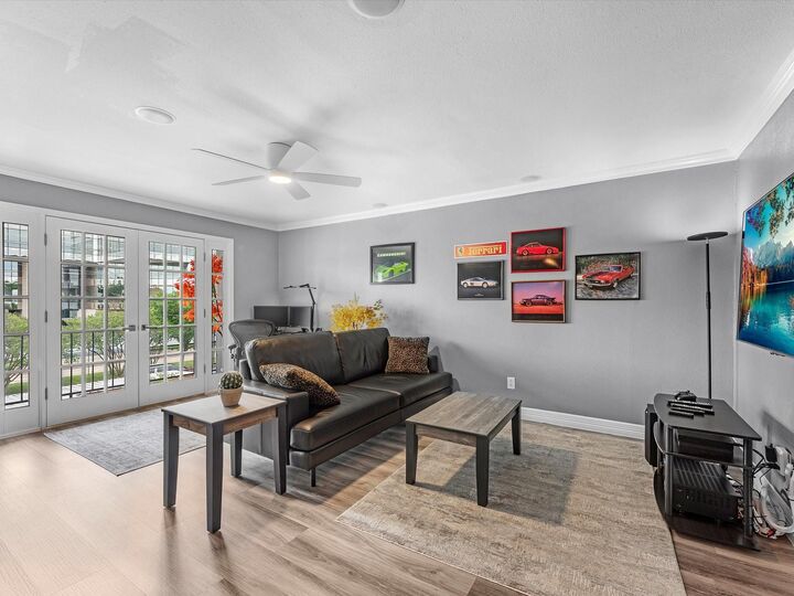 Property Photo: 505 Westcott Street 308 TX 77007