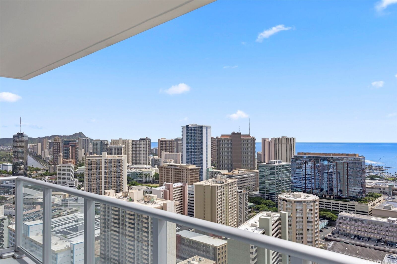 Property Photo:  1500 Rycroft Street 3518R  HI 96814 
