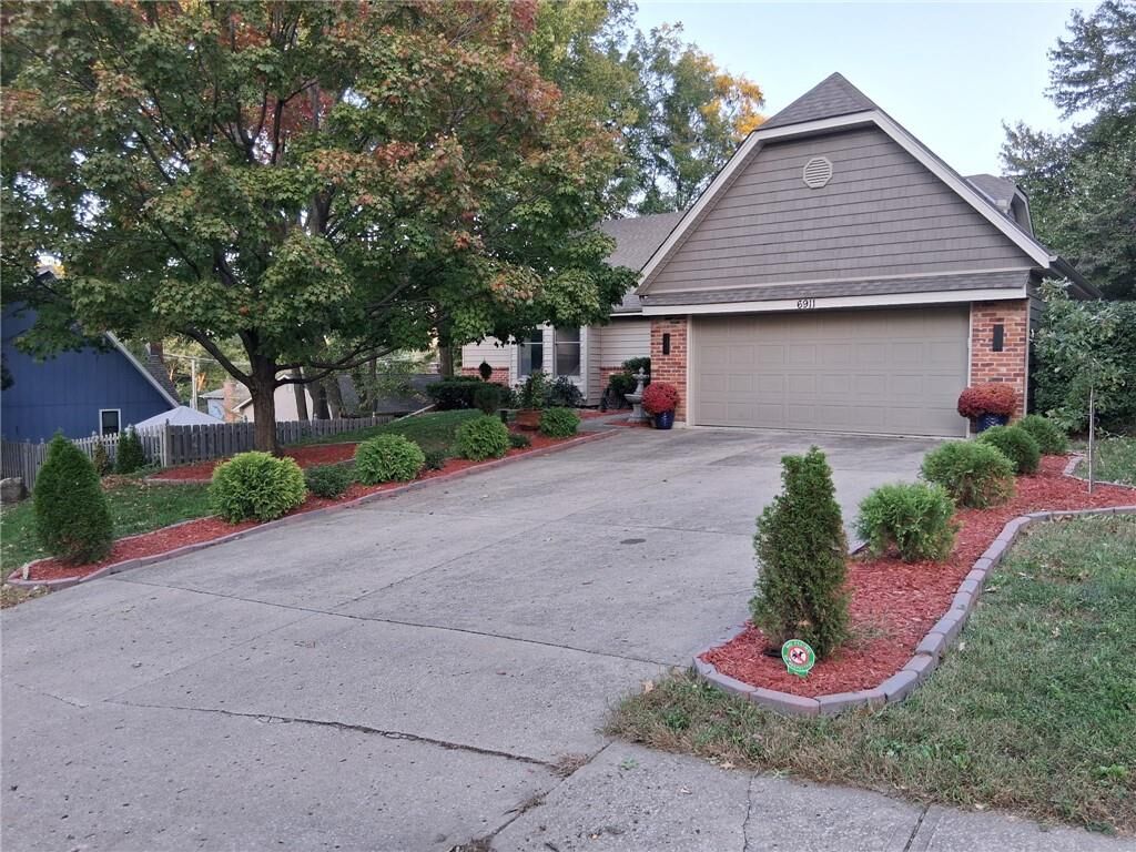 Property Photo:  6911 N Flora Avenue  MO 64118 