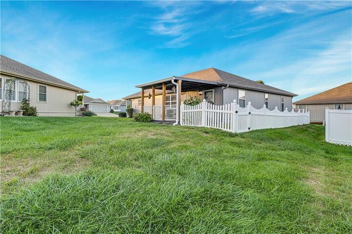 Property Photo:  523 Mars Court  MO 64083 