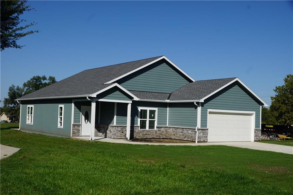 Property Photo: 703 N Jefferson Street KS 66083