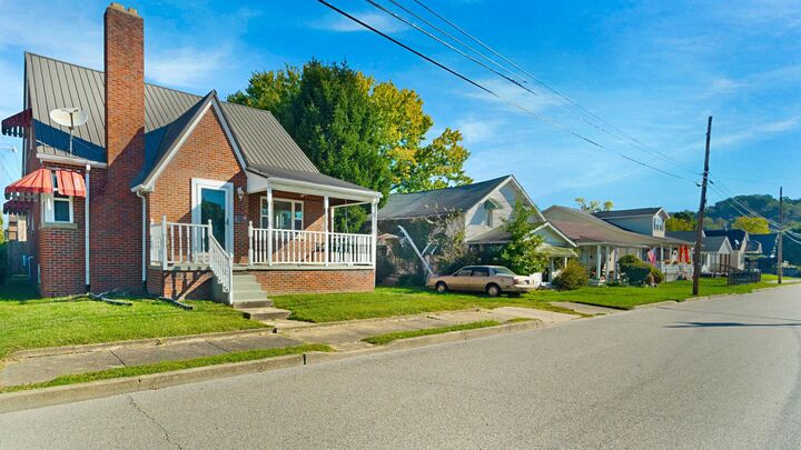 Property Photo:  722 Lee Street  WV 25504 