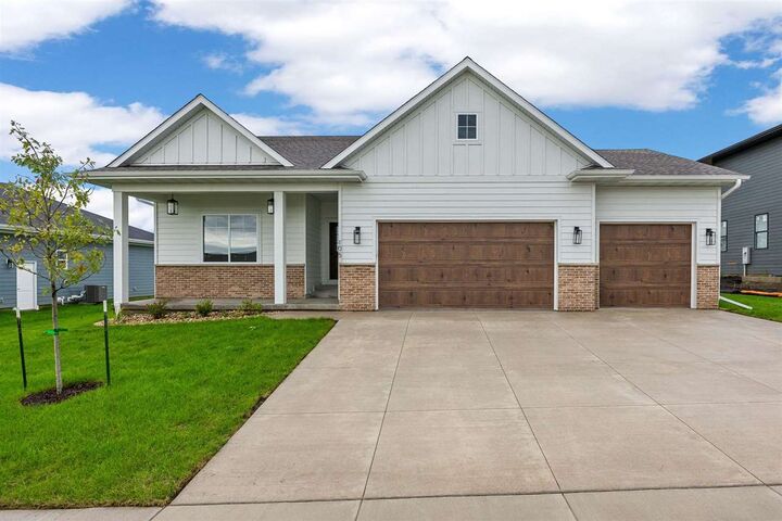 Property Photo:  65 S Strub St  IA 52317 
