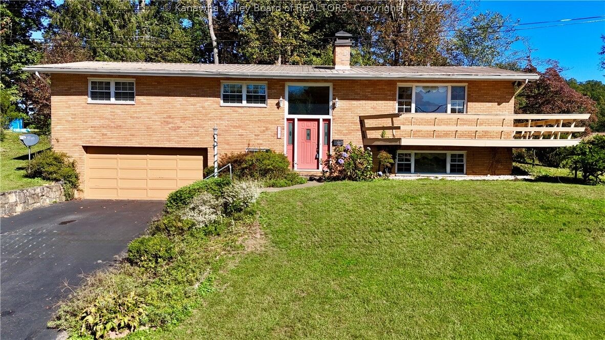 Property Photo: 2717 Lakeview Drive WV 25177
