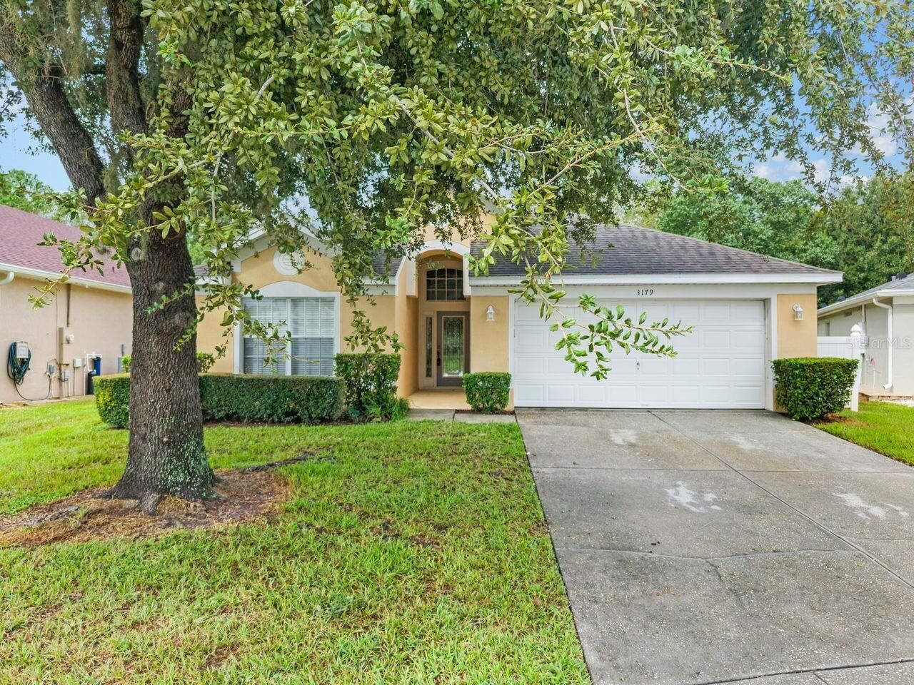 Property Photo: 3179 Stonehurst Circle FL 34741
