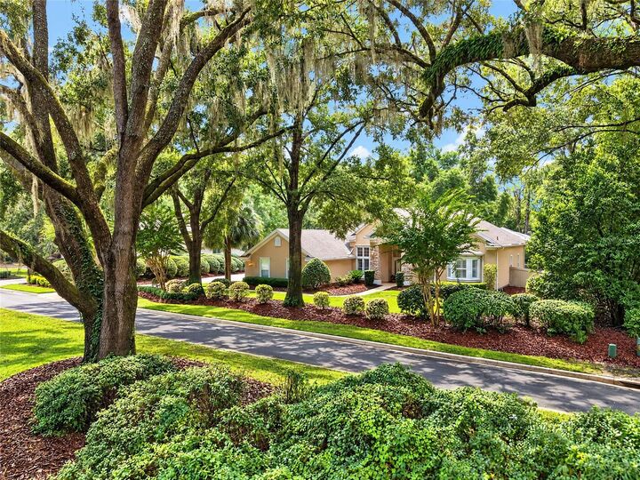 Property Photo:  3912 SW 88th Street  FL 32608 