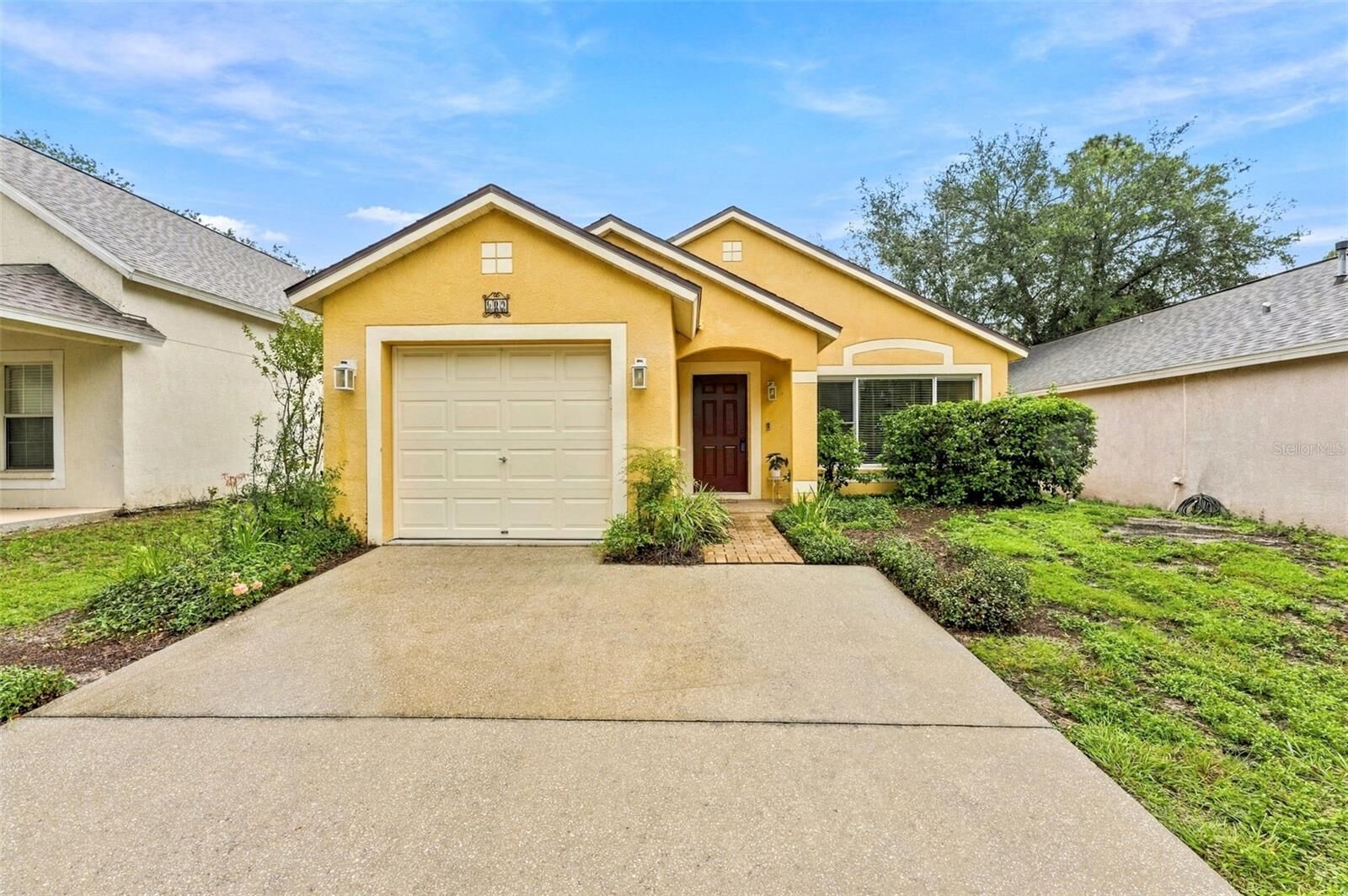 Property Photo:  609 Cape Cod Cir  FL 33594 