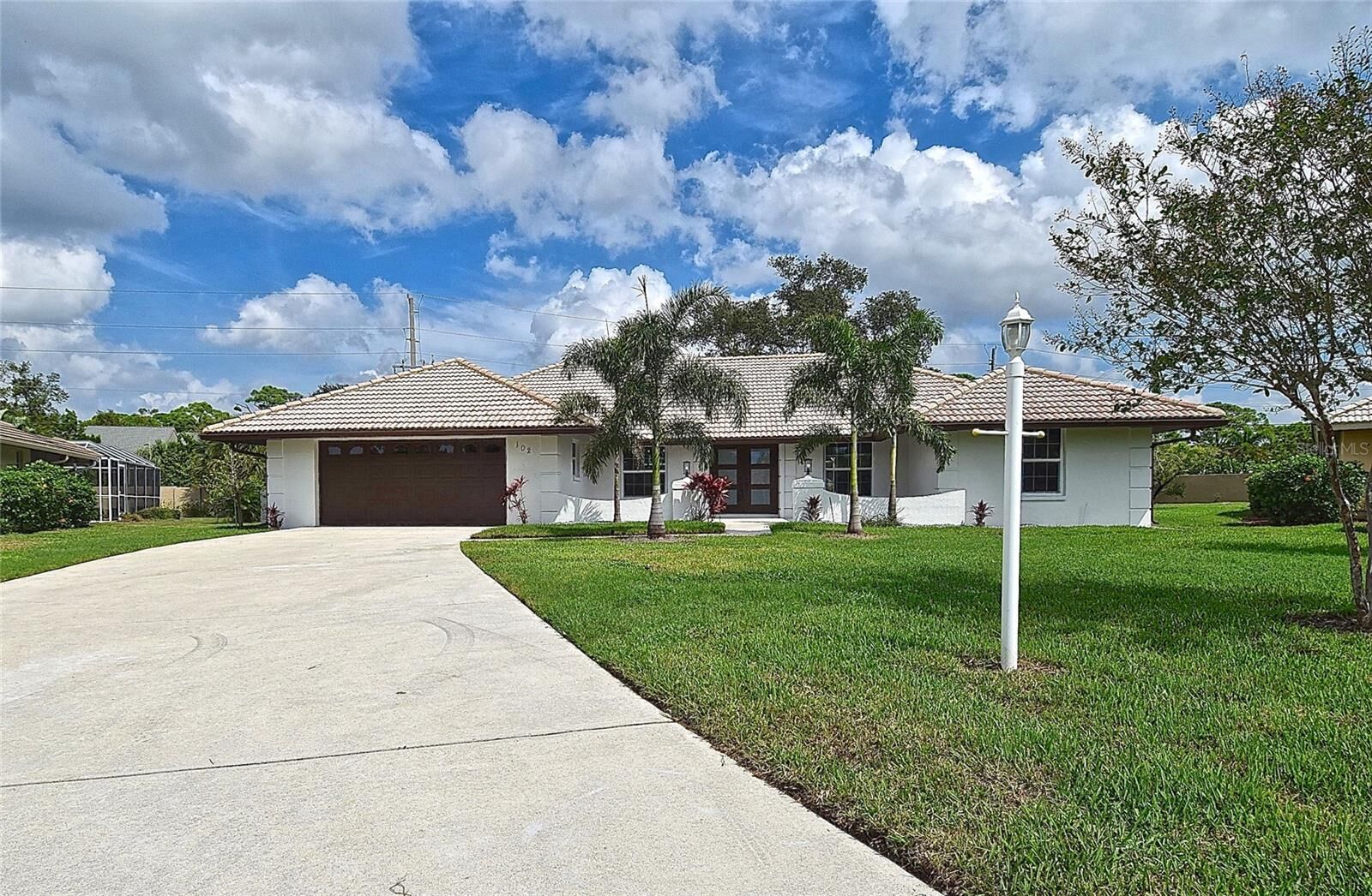 Property Photo:  102 Windward Drive  FL 34229 