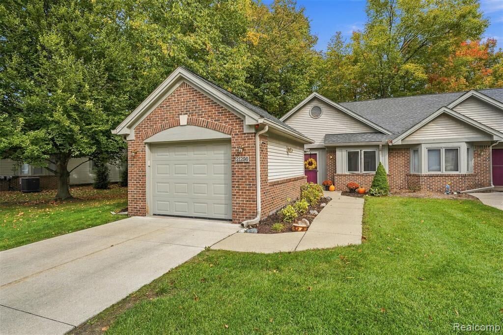 Property Photo:  21296 Juniper Court 73  MI 48336 4100 
