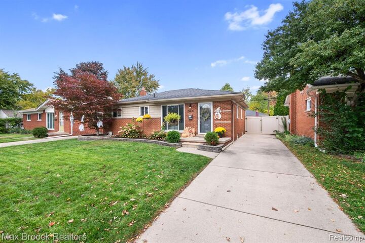 Property Photo:  29428 Shackett Avenue  MI 48071 4474 