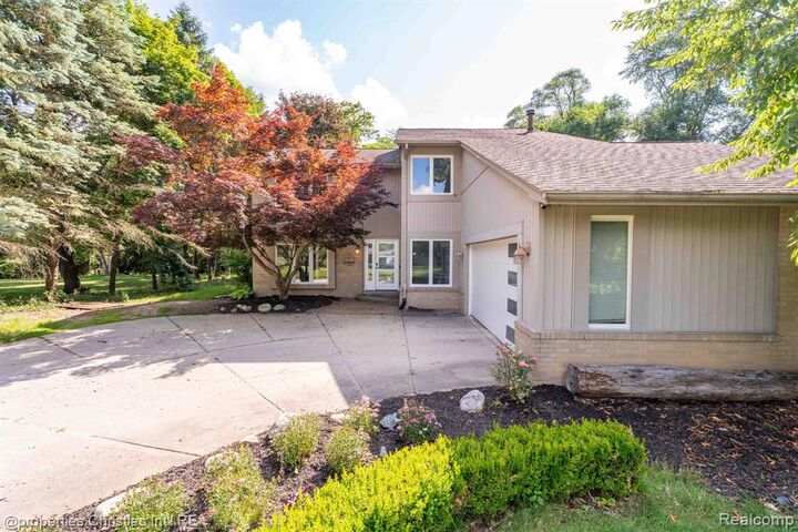 Property Photo: 2766 Acorn Road MI 48302 1000
