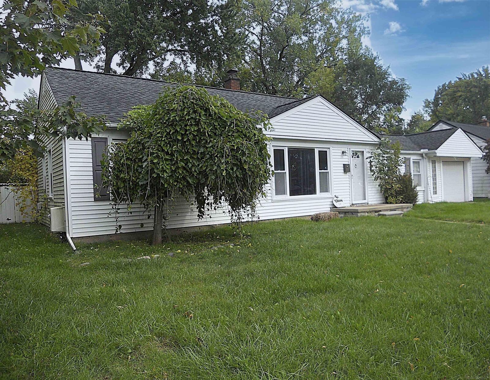 Property Photo: 15232 Melrose Street MI 48154