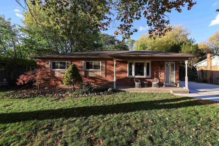 Property Photo:  5093 Northlawn Drive  MI 48310 