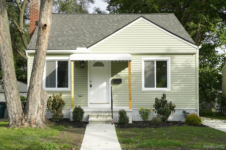 Property Photo:  569 E Coy Avenue  MI 48030 1225 