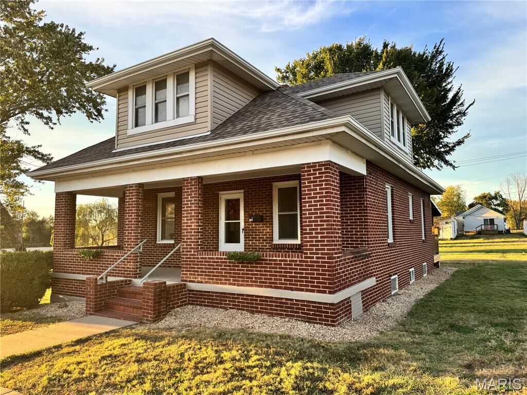 Property Photo:  307 E Pear Avenue  MO 65066 