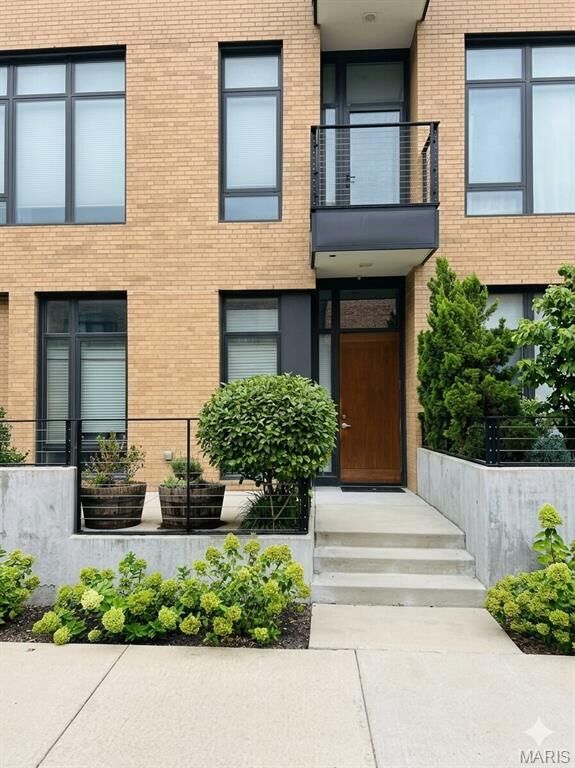Property Photo: 4101 Laclede Avenue 108 MO 63108