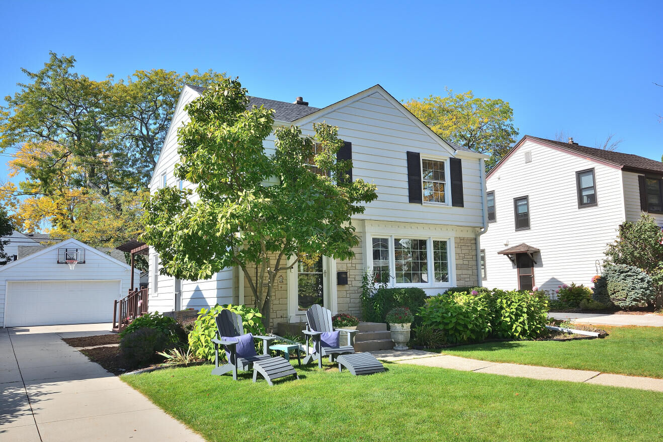 Property Photo: 6147 N Shoreland Ave WI 53217