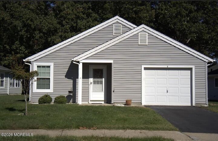 Property Photo:  8 Sequoia Court  NJ 08005 