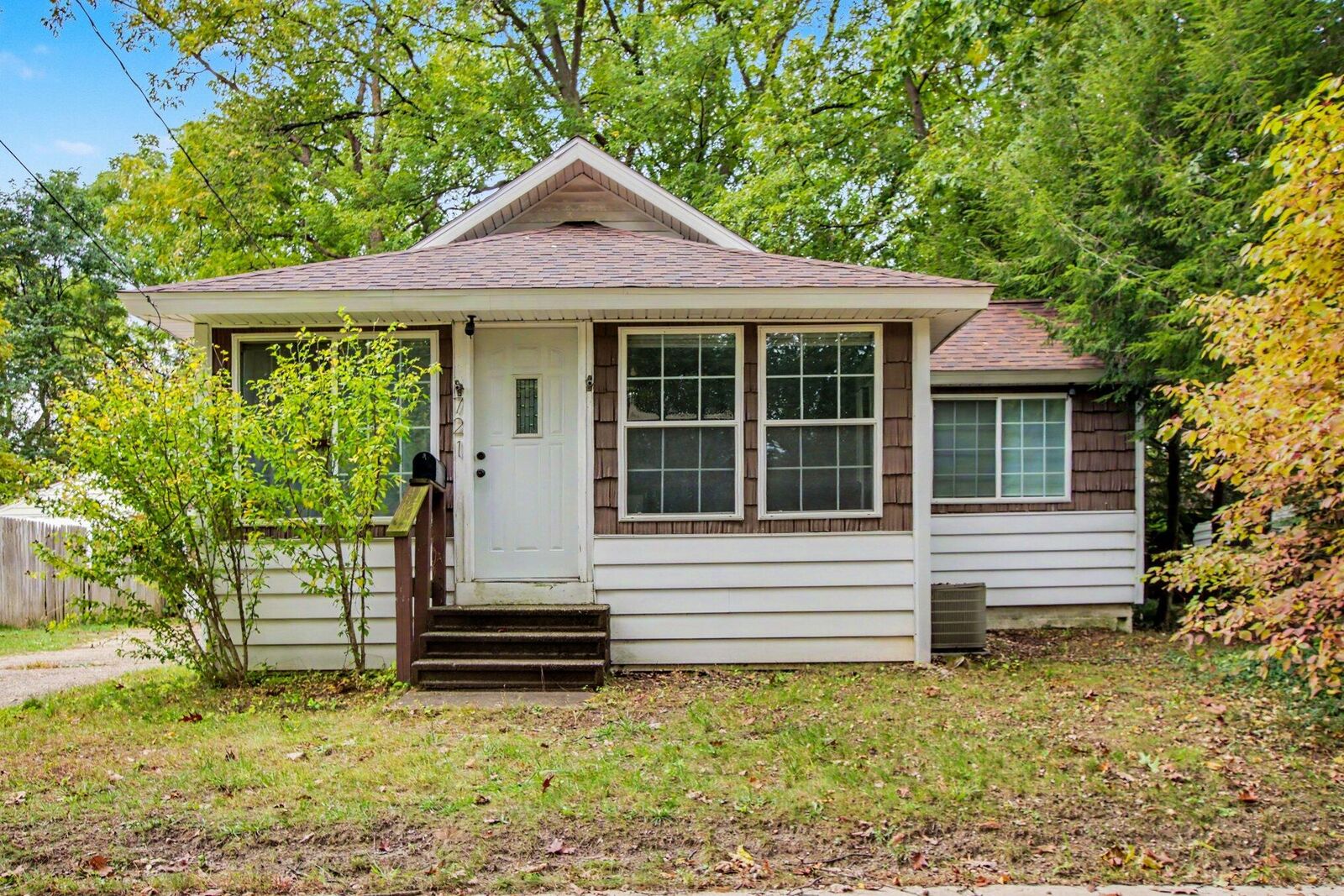 Property Photo: 721 N Dartmouth Street MI 49006