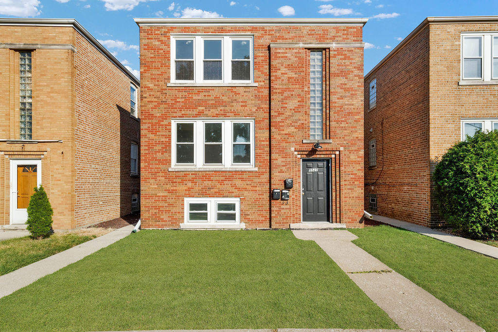 Property Photo: 5527 S Mason Avenue 1 IL 60638