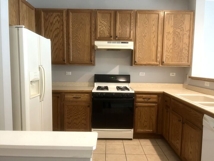 Property Photo:  2540 Golf Ridge Circle 2540  IL 60563 