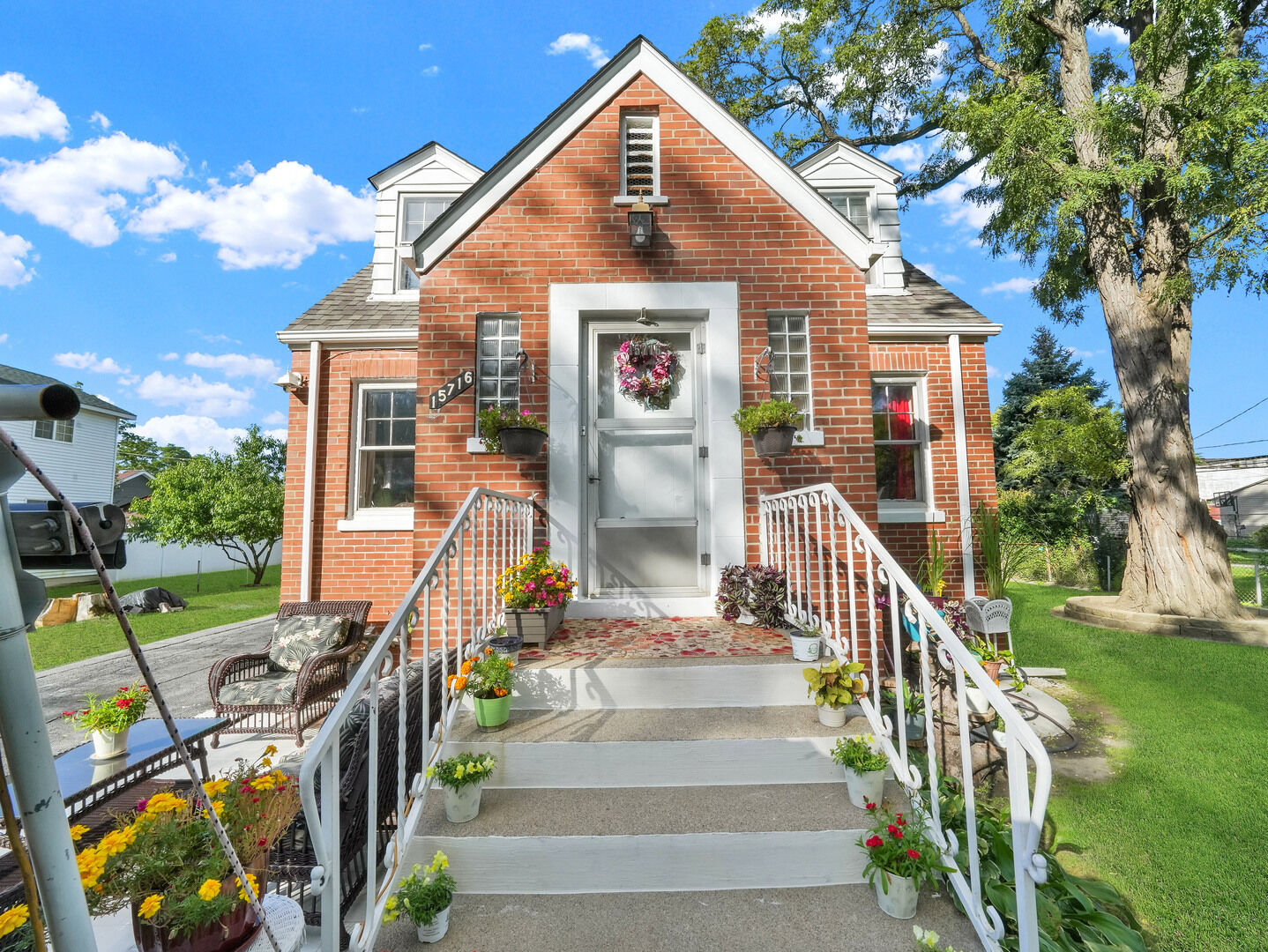 Property Photo: 15716 Woodbridge Avenue IL 60426