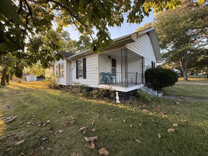 Property Photo:  200 N Cherry Street  IL 62924 