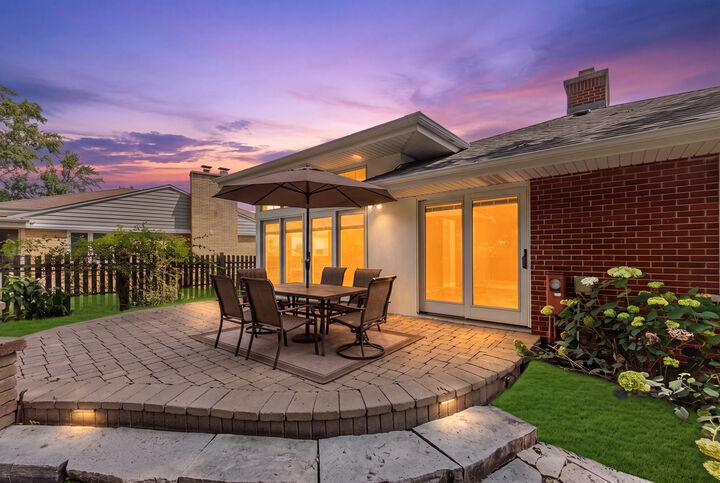 Property Photo:  924 Brookline Lane  IL 60068 