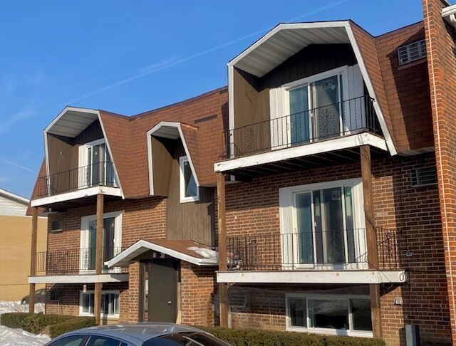 Property Photo: 38 W 65th Street 1 IL 60559