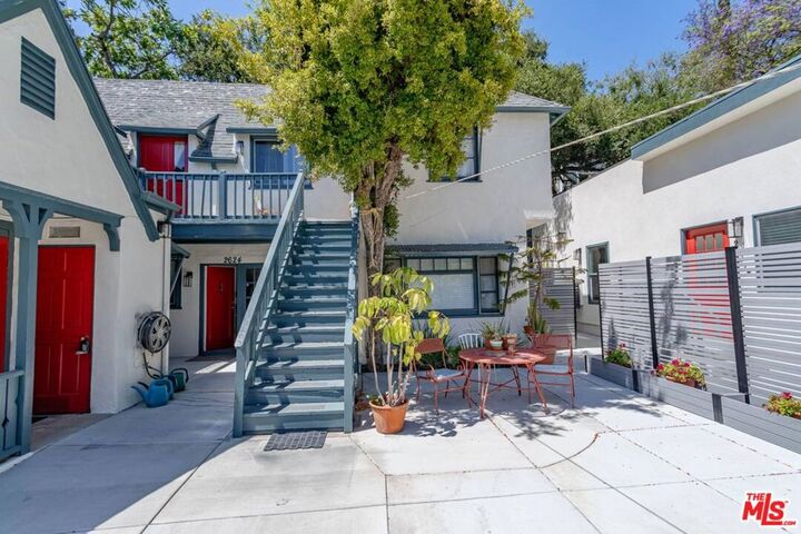 Property Photo:  2628 N Beachwood Drive  CA 90068 