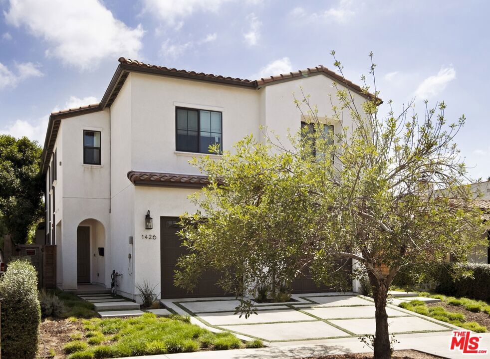 Property Photo:  1426 S Sierra Bonita Avenue  CA 90019 